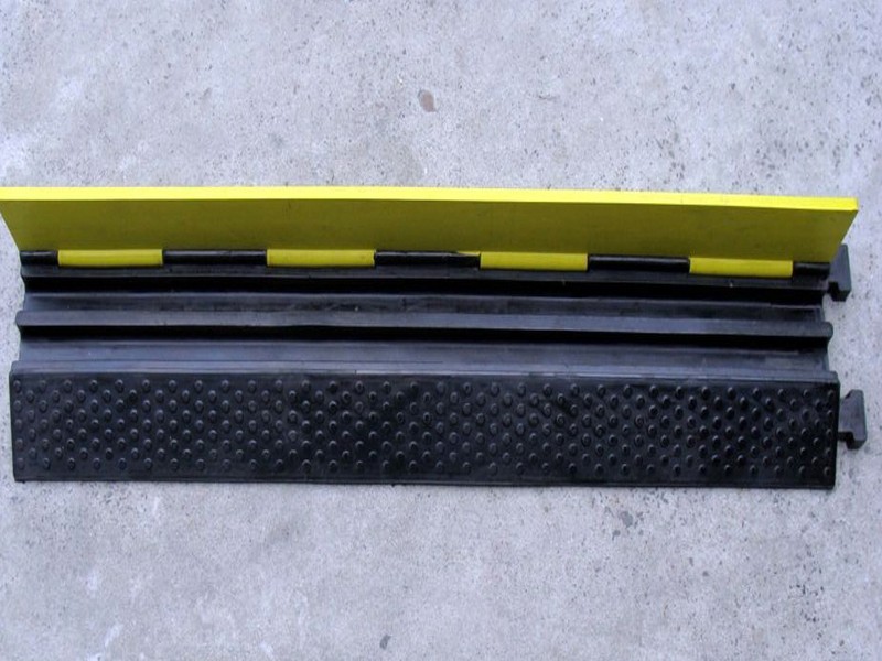 2 channel Rubber Cable Ramp Protector 06